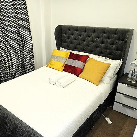 London Sleephouse Partying Is Not Allowed Pls Extérieur photo