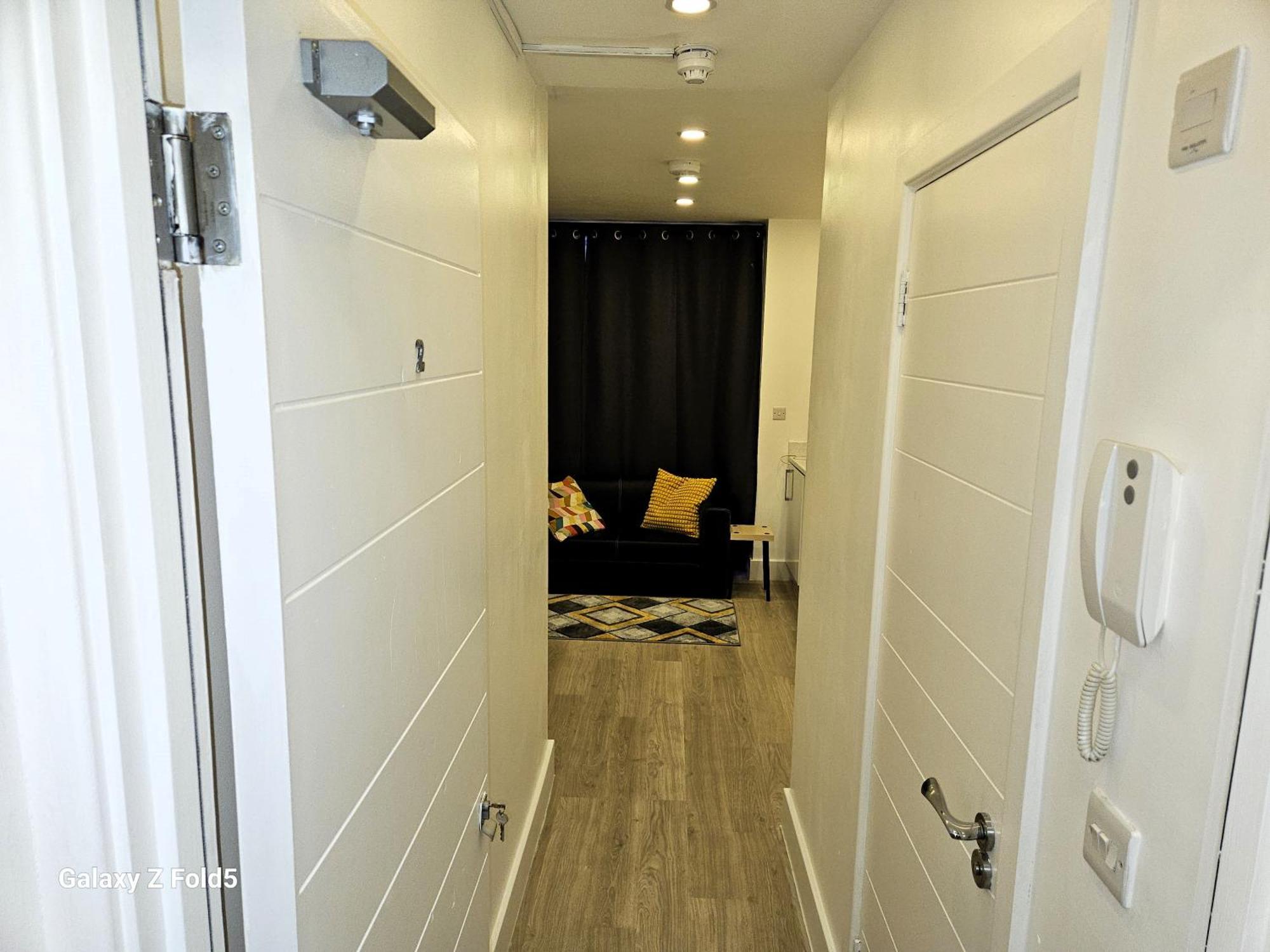 London Sleephouse Partying Is Not Allowed Pls Extérieur photo