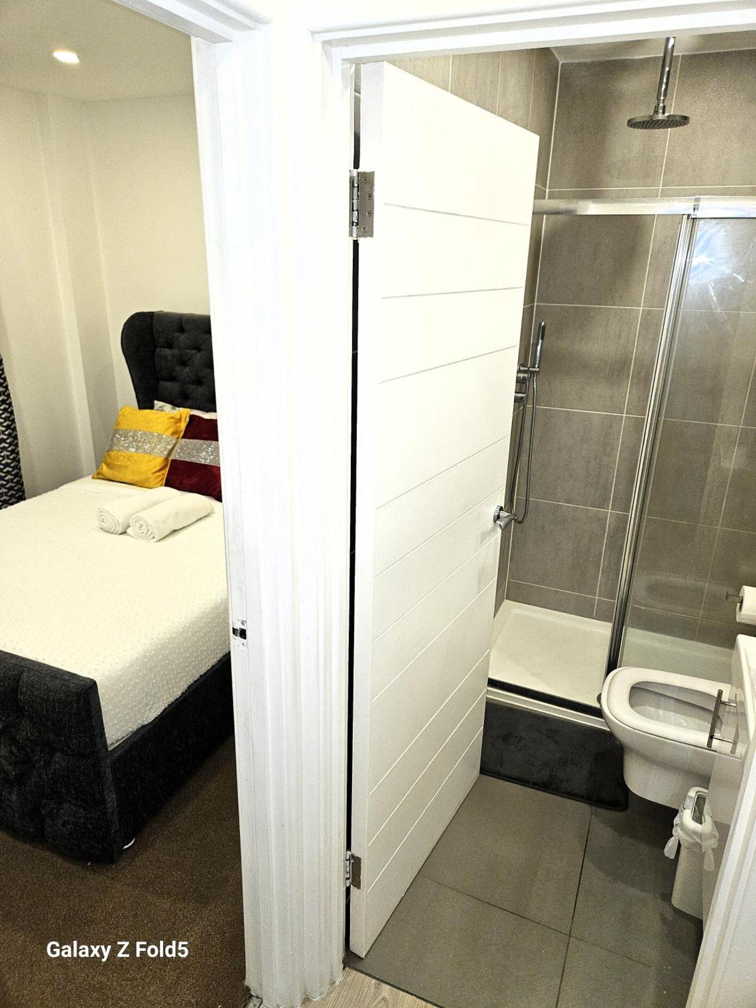London Sleephouse Partying Is Not Allowed Pls Extérieur photo