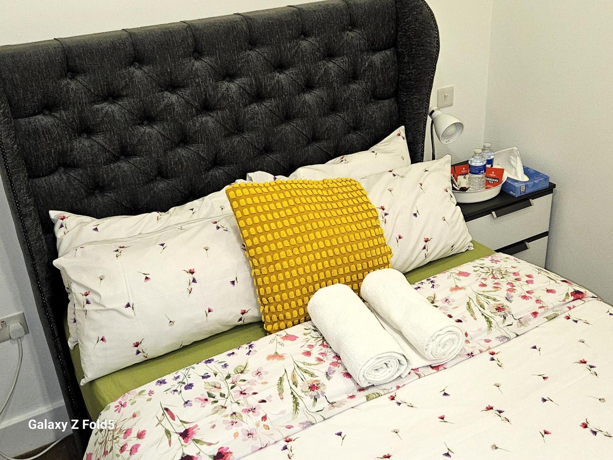 London Sleephouse Partying Is Not Allowed Pls Extérieur photo