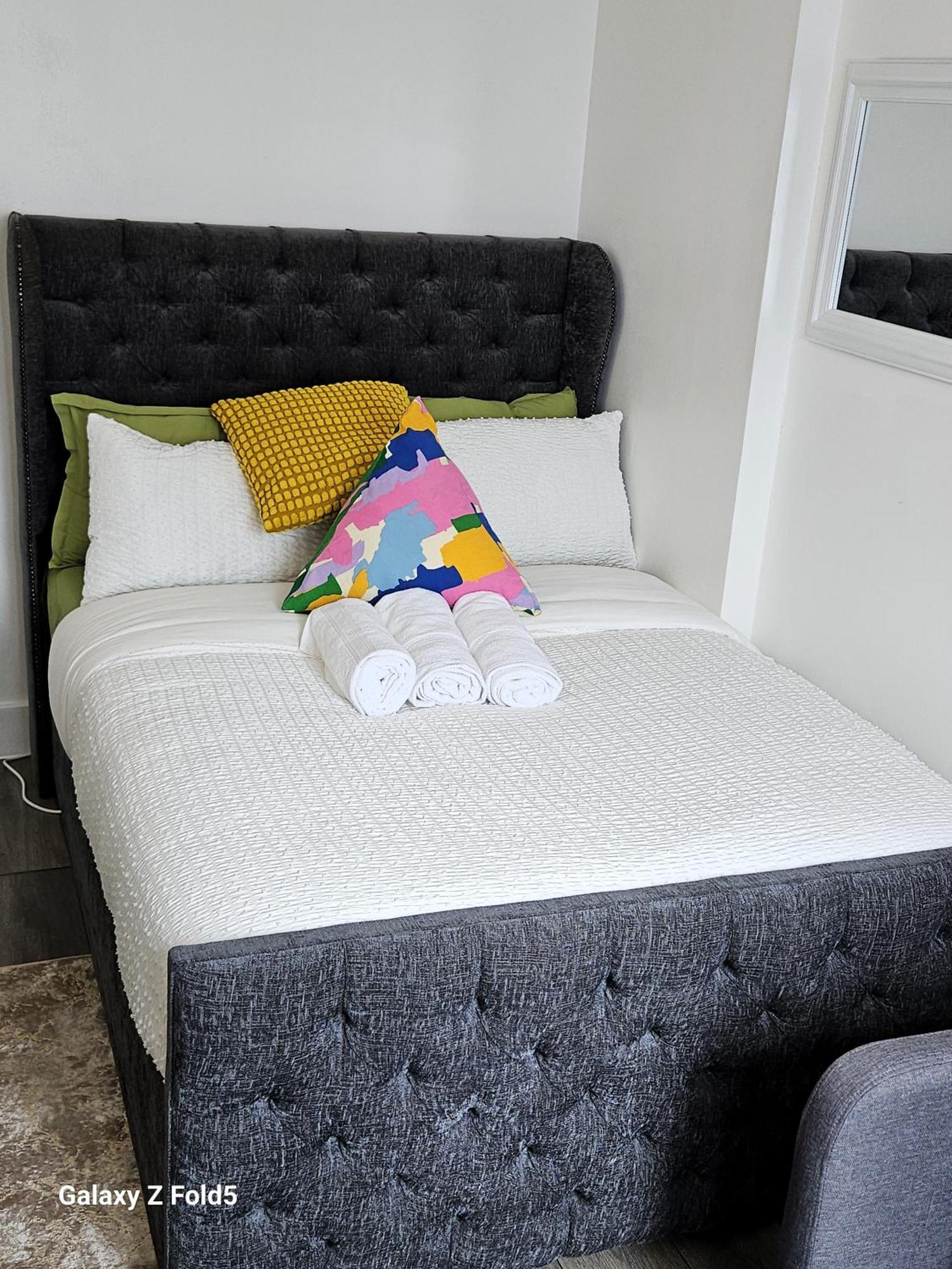 London Sleephouse Partying Is Not Allowed Pls Extérieur photo